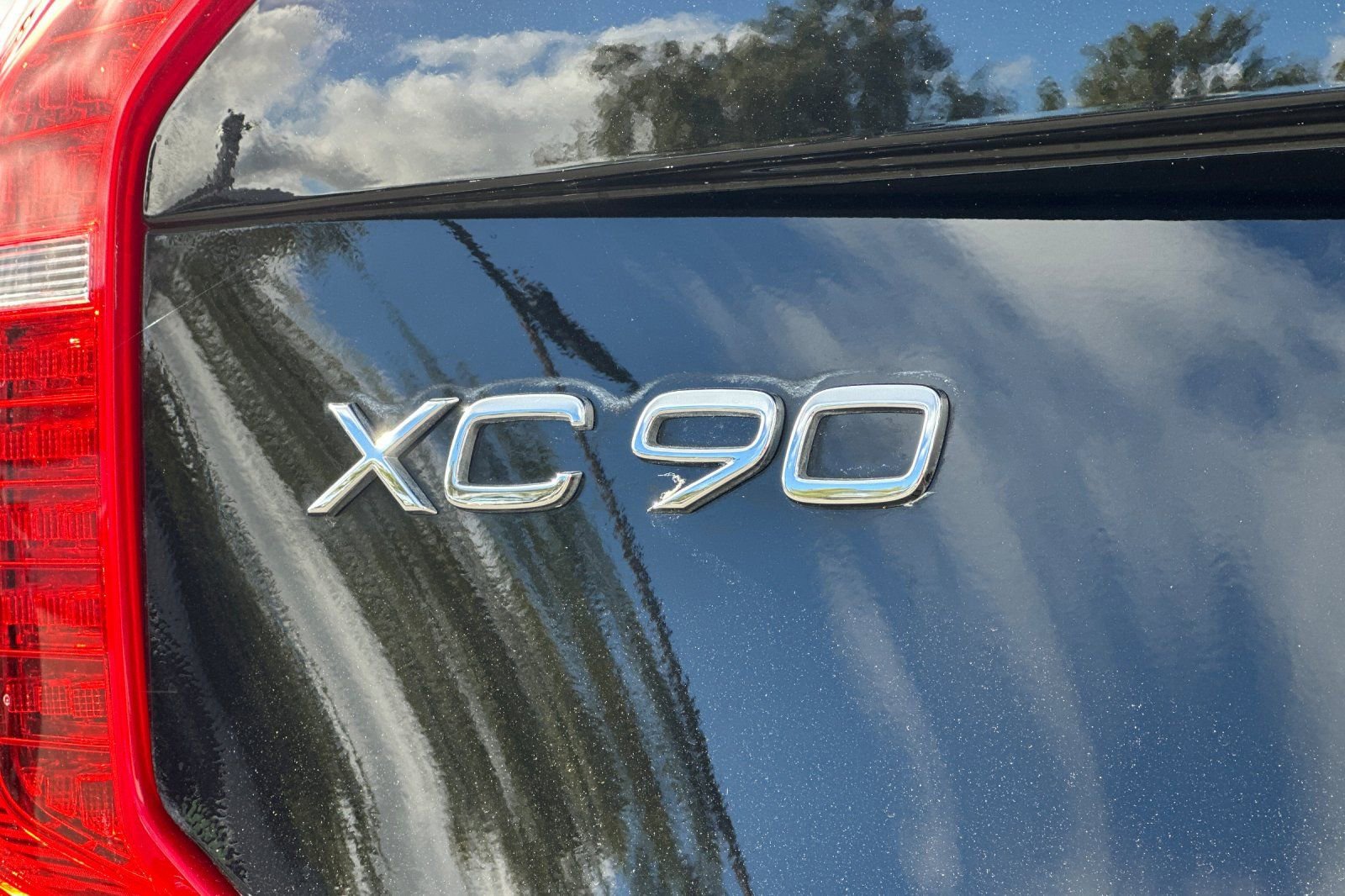 Certified 2025 Volvo XC90 B6 Plus image 13