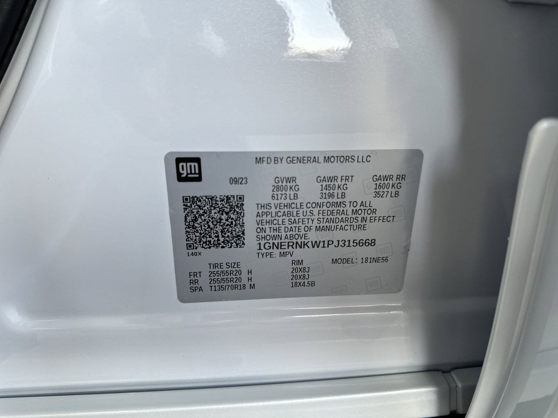Used 2023 Chevrolet Traverse High Country w/ LPO, 'HIT The Road' Package FWD image 33