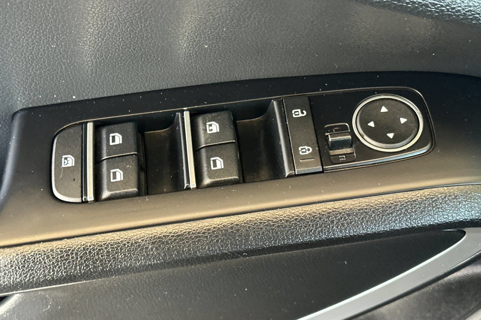 Certified 2023 Kia Soul LX FWD image 12