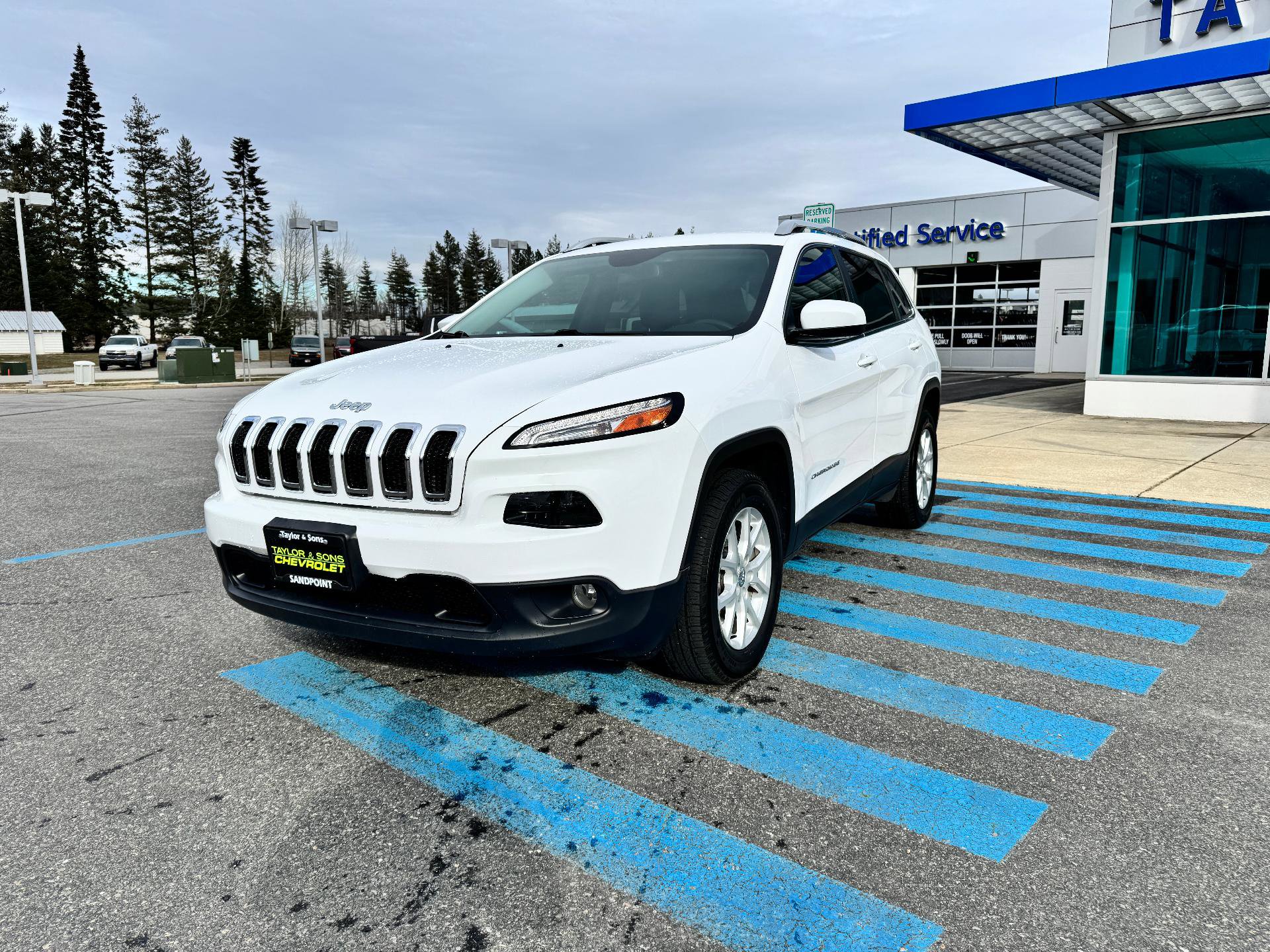 Used 2018 Jeep Cherokee Latitude w/ Cold Weather Group image 3