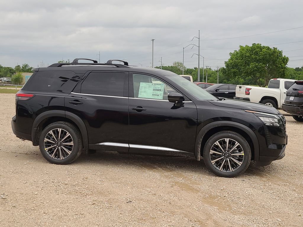 New 2026 Nissan Pathfinder Platinum FWD image 4