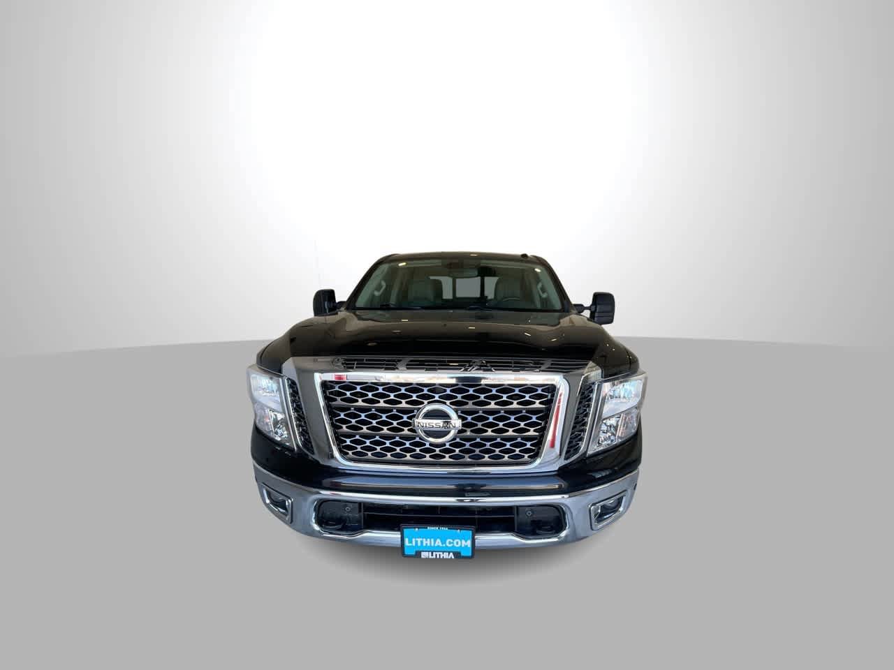 Used 2017 Nissan Titan SV AWD/4WD image 3