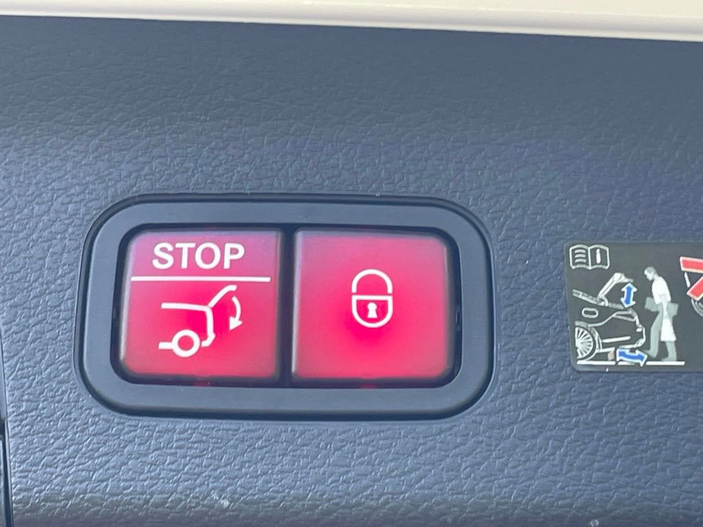 Used 2022 Mercedes-Benz GLS 450 4MATIC image 25