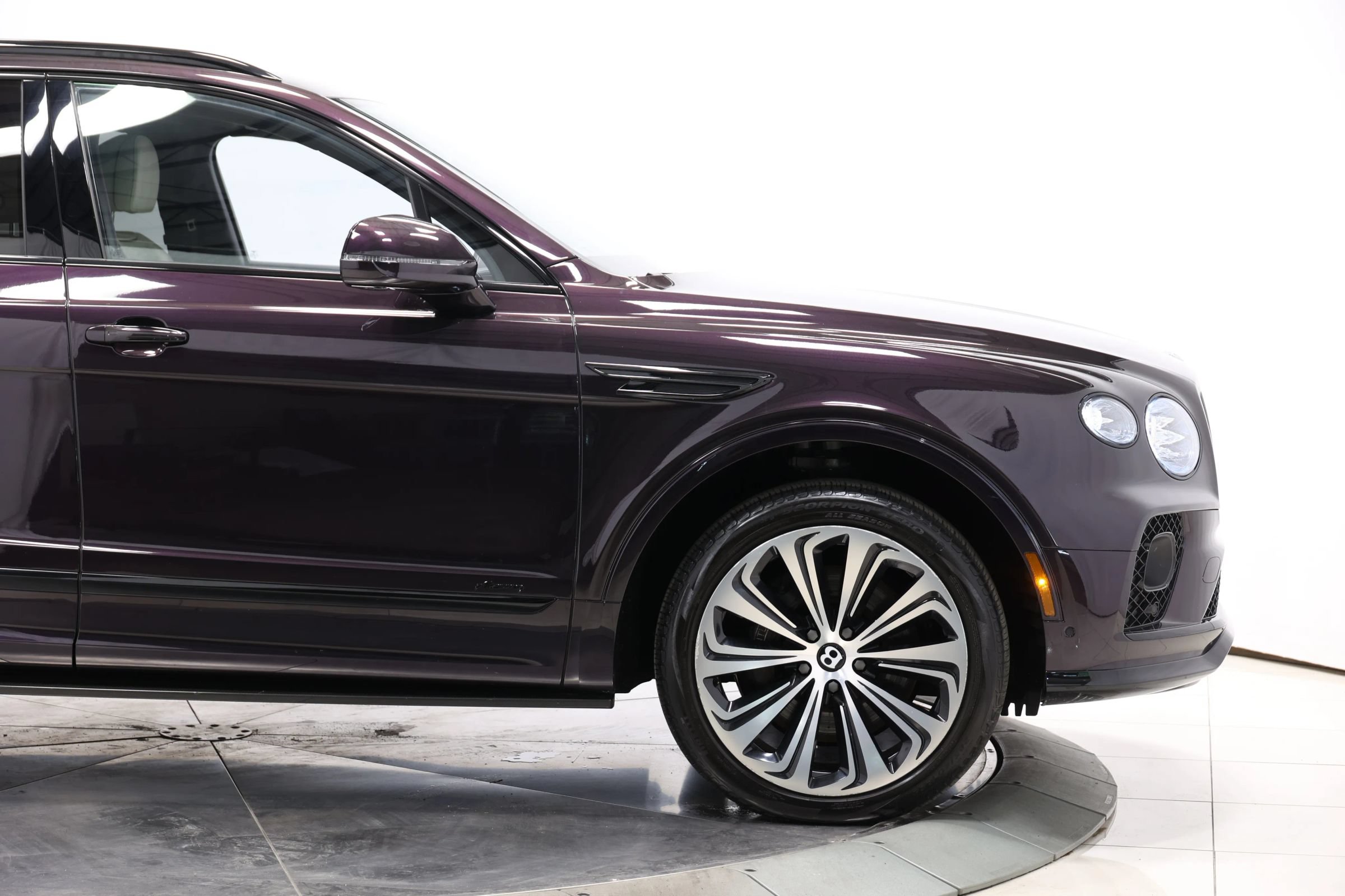 Used 2023 Bentley Bentayga Extended Wheelbase AWD/4WD image 95