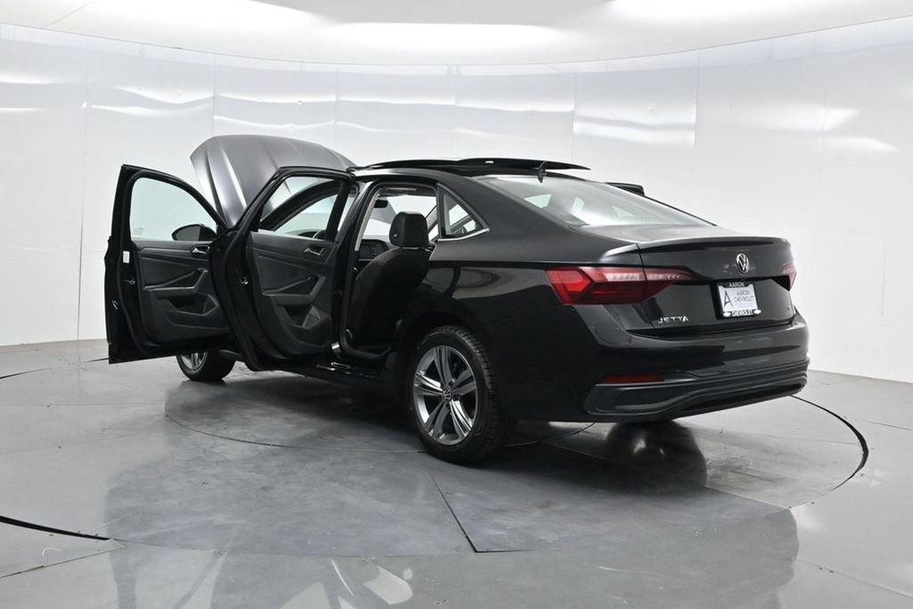 Used 2024 Volkswagen Jetta SE FWD image 49