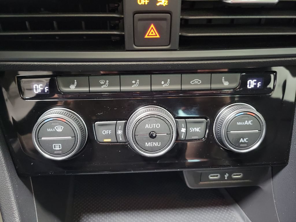 Used 2023 Volkswagen Jetta SE w/ Panoramic Sunroof Package FWD image 41