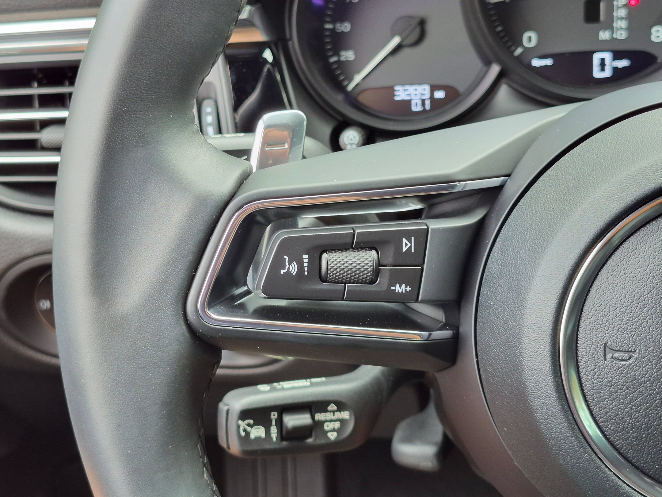 Certified 2026 Porsche Macan AWD/4WD image 9