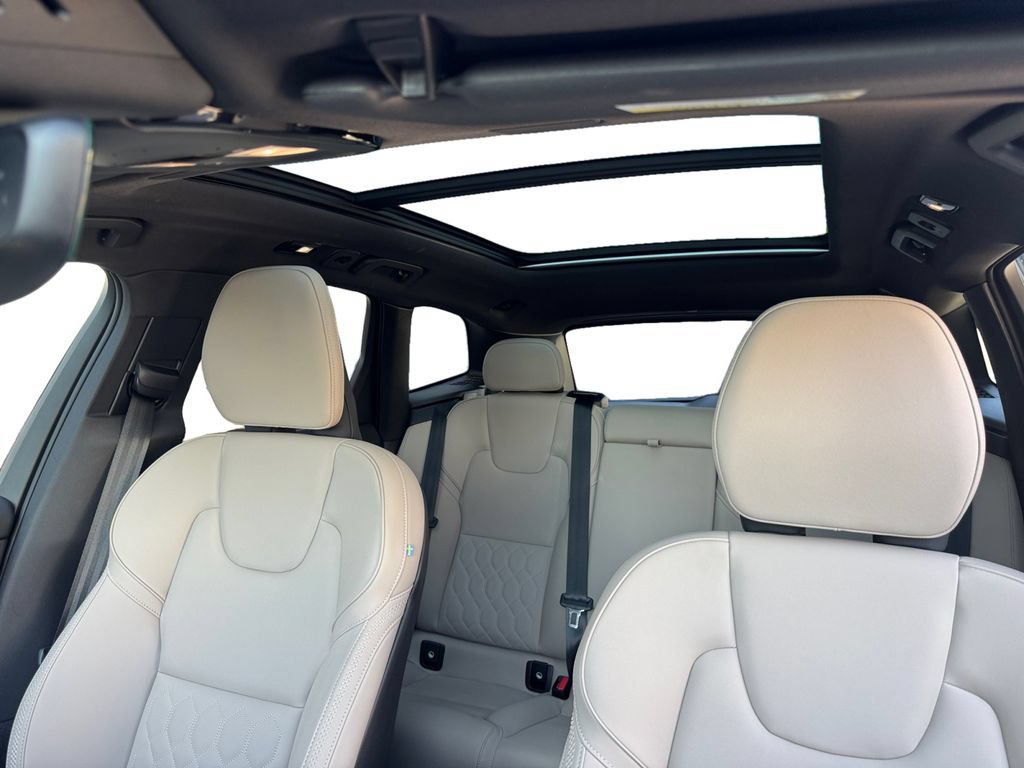 Certified 2026 Volvo XC60 B5 Plus AWD/4WD image 22
