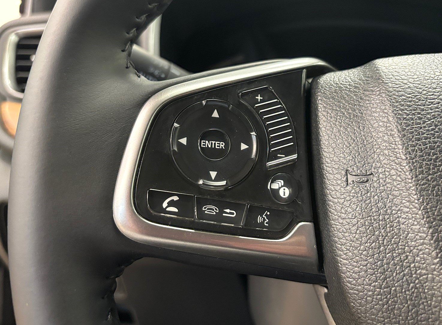 Used 2017 Honda CR-V Touring image 33