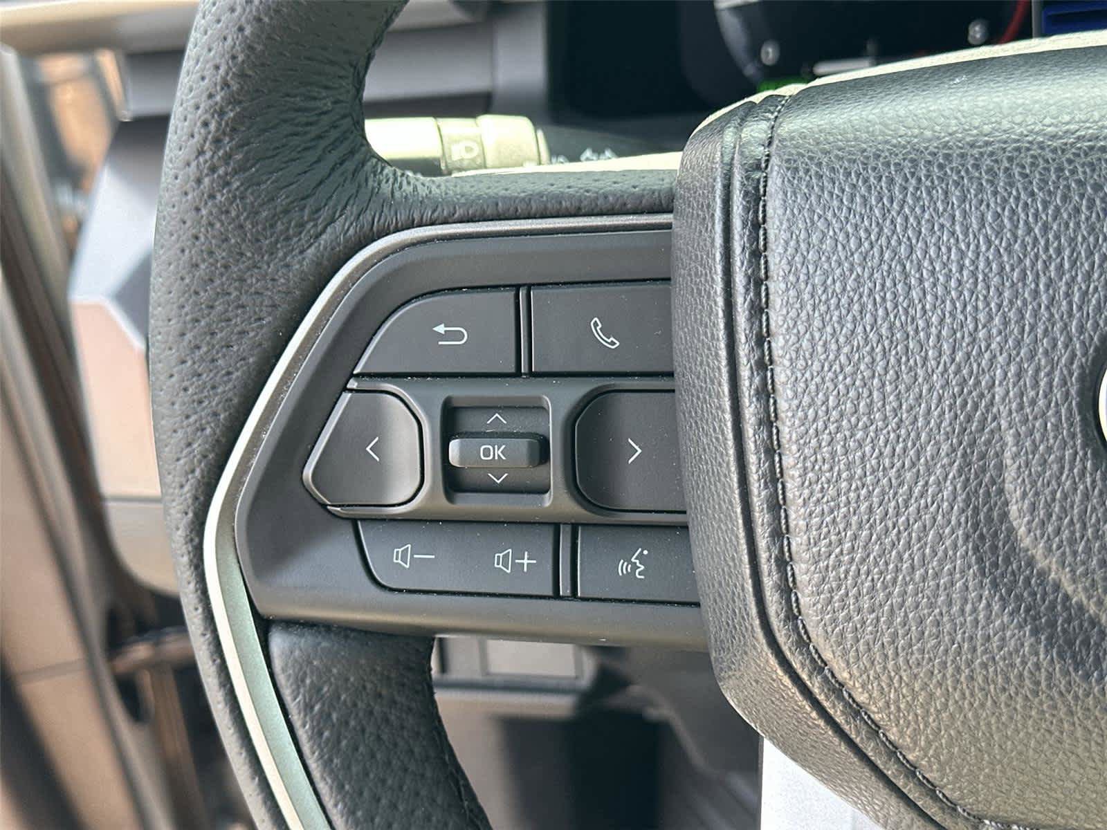 Used 2025 Toyota Tacoma TRD Off-Road AWD/4WD image 24
