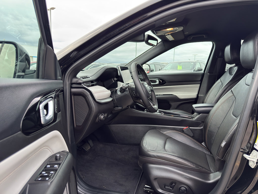 Used 2024 Jeep Compass Limited w/ Elite Group image 11