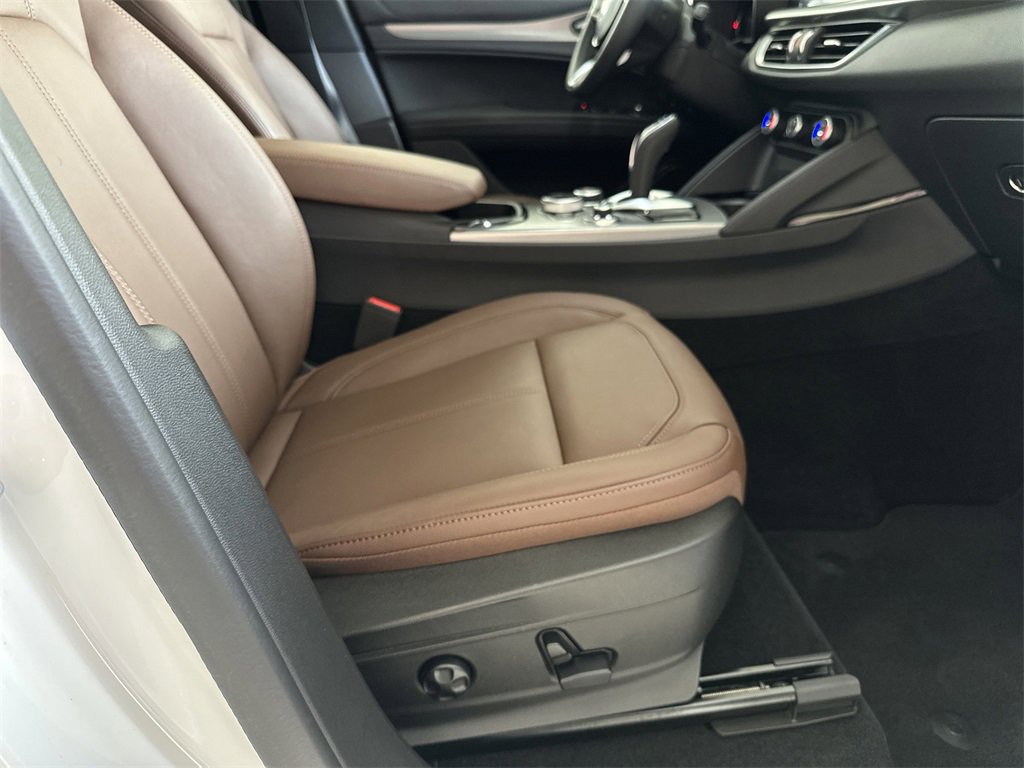 Used 2024 Alfa Romeo Stelvio Ti image 39