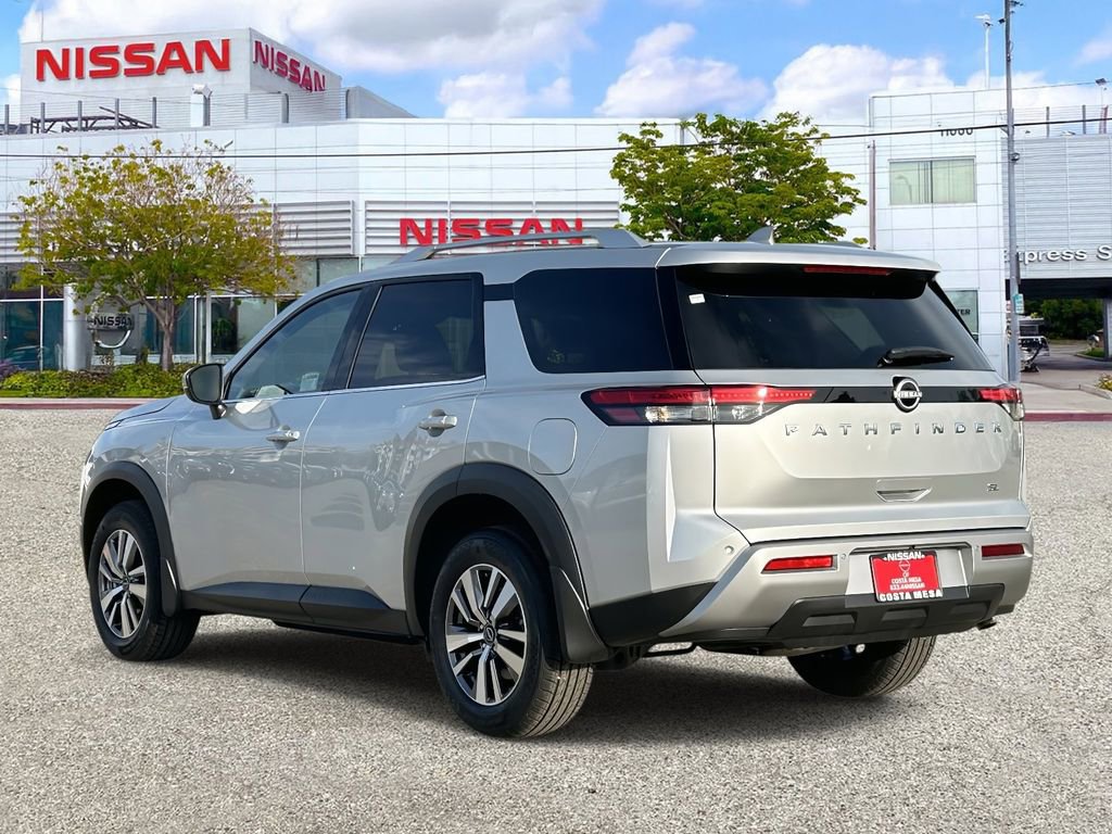 New 2025 Nissan Pathfinder SL image 2