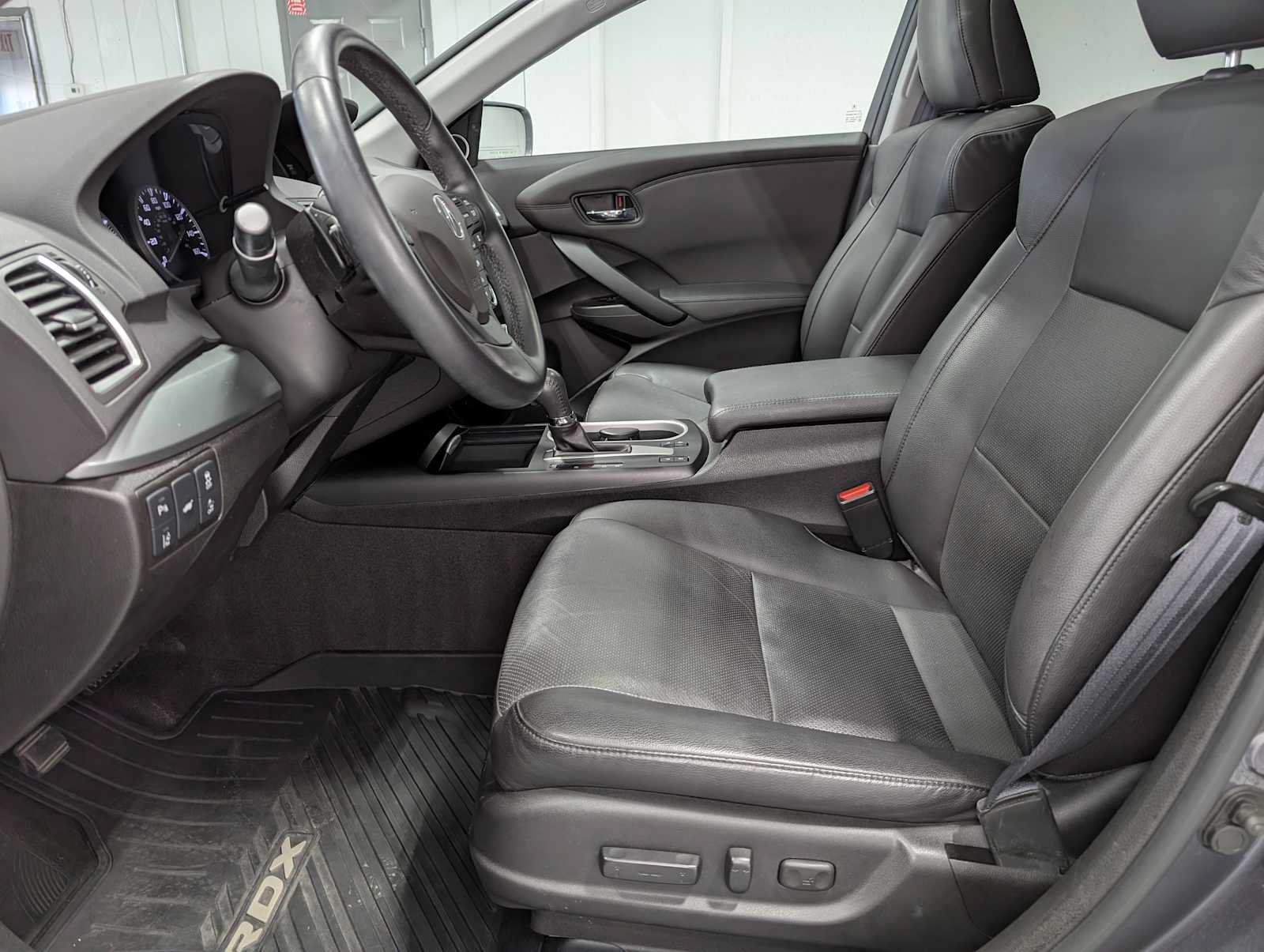 Used 2017 Acura RDX w/ Advance Package AWD/4WD image 4
