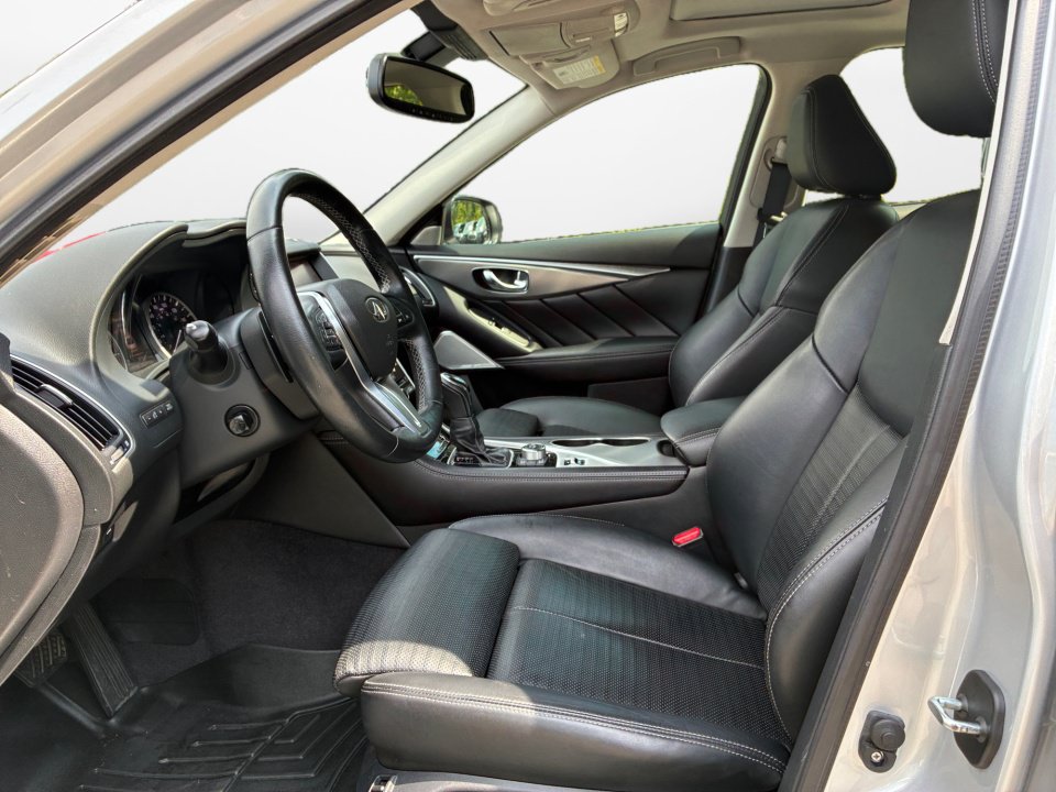 Used 2018 INFINITI Q50 Sport w/ Sensory Package (Sport) AWD/4WD image 9