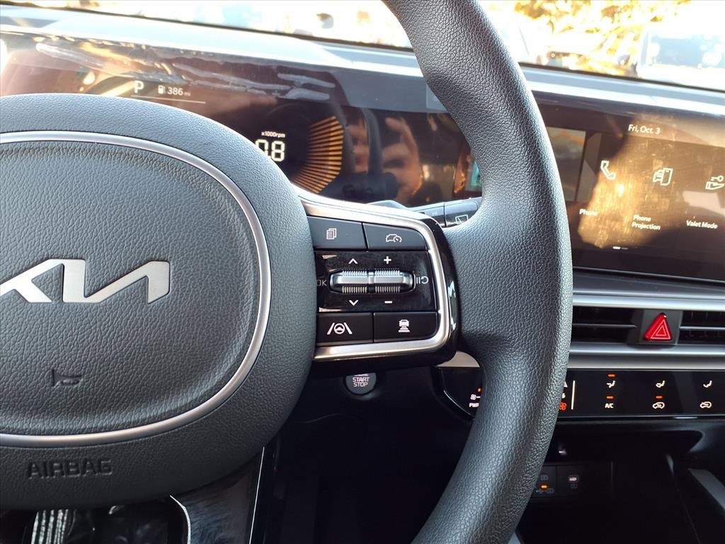 Certified 2025 Kia Sorento LX image 18
