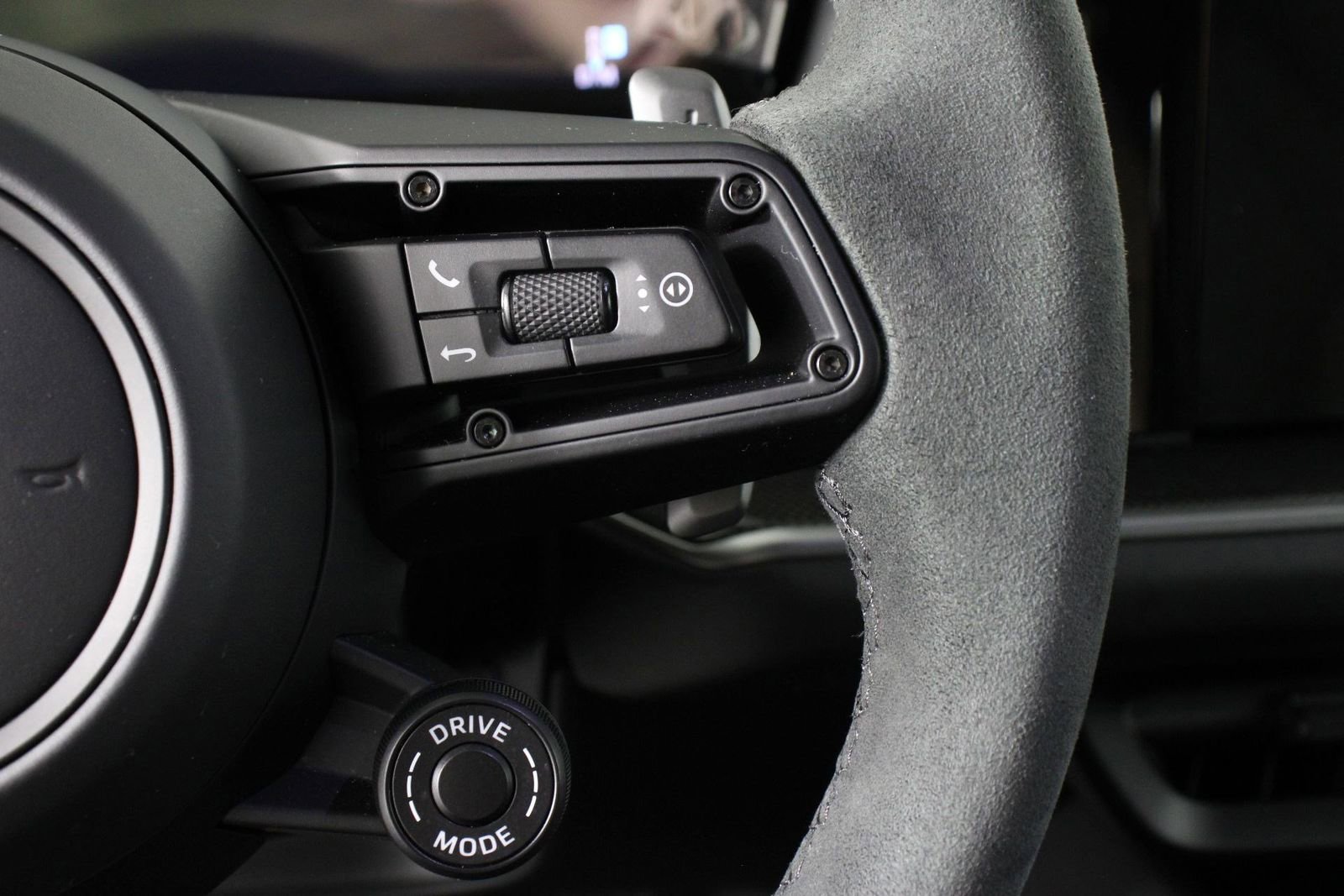 Certified 2025 Porsche Cayenne S image 15