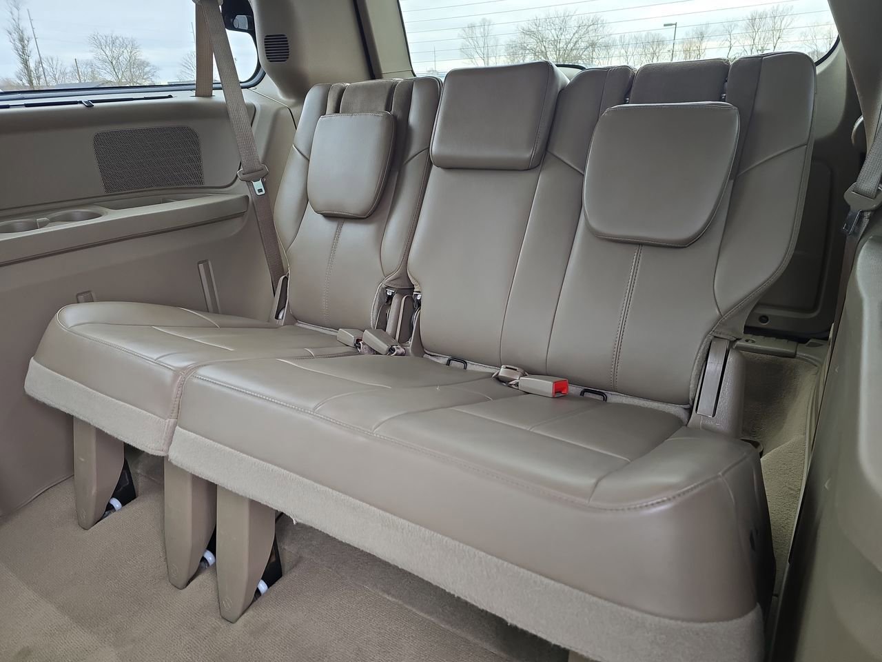 Used 2014 Chrysler Town & Country Limited w/ Luxury Group FWD image 25