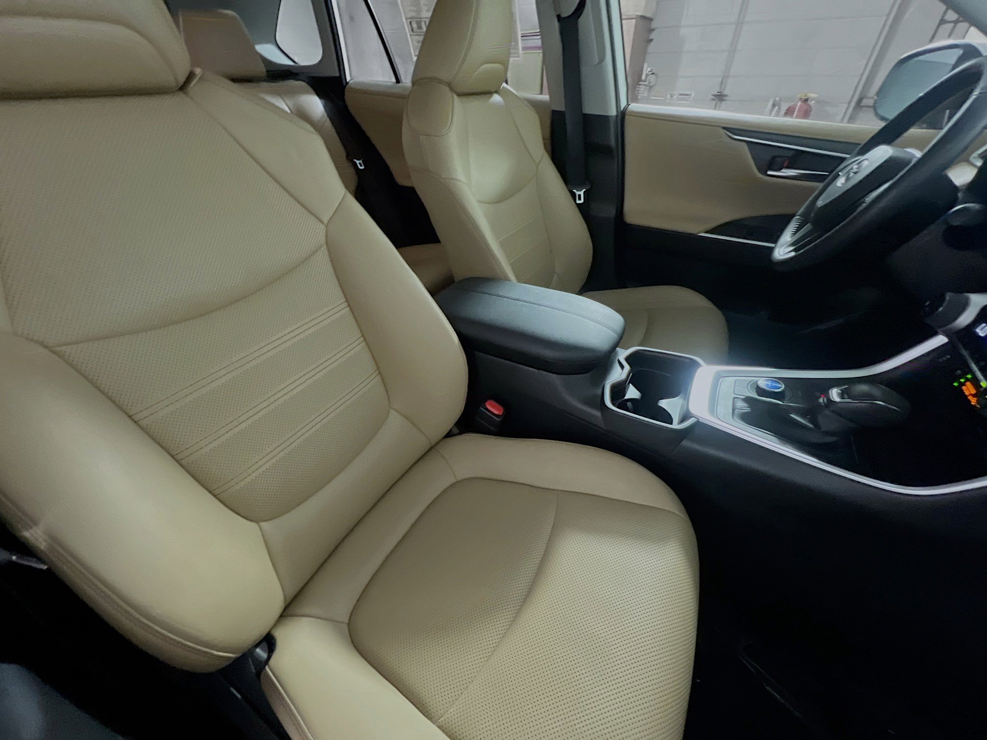 Used 2019 Toyota RAV4 Limited w/ Cold Weather Package image 31