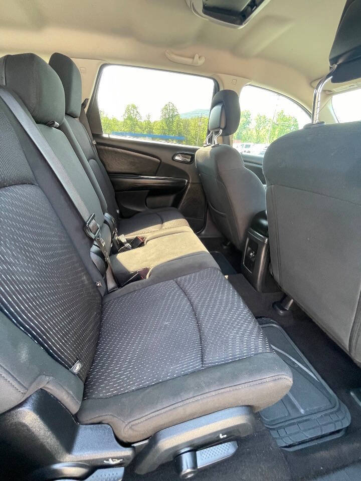 Used 2018 Dodge Journey SE w/ Blacktop Package FWD image 17