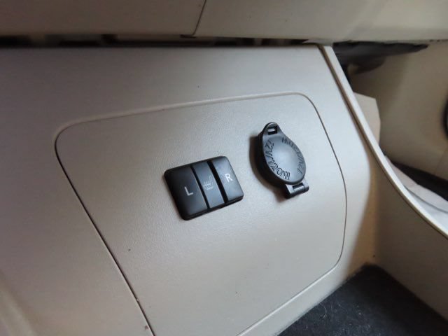 Used 2012 Toyota Prius Four w/ Deluxe Solar Roof Pkg FWD image 26