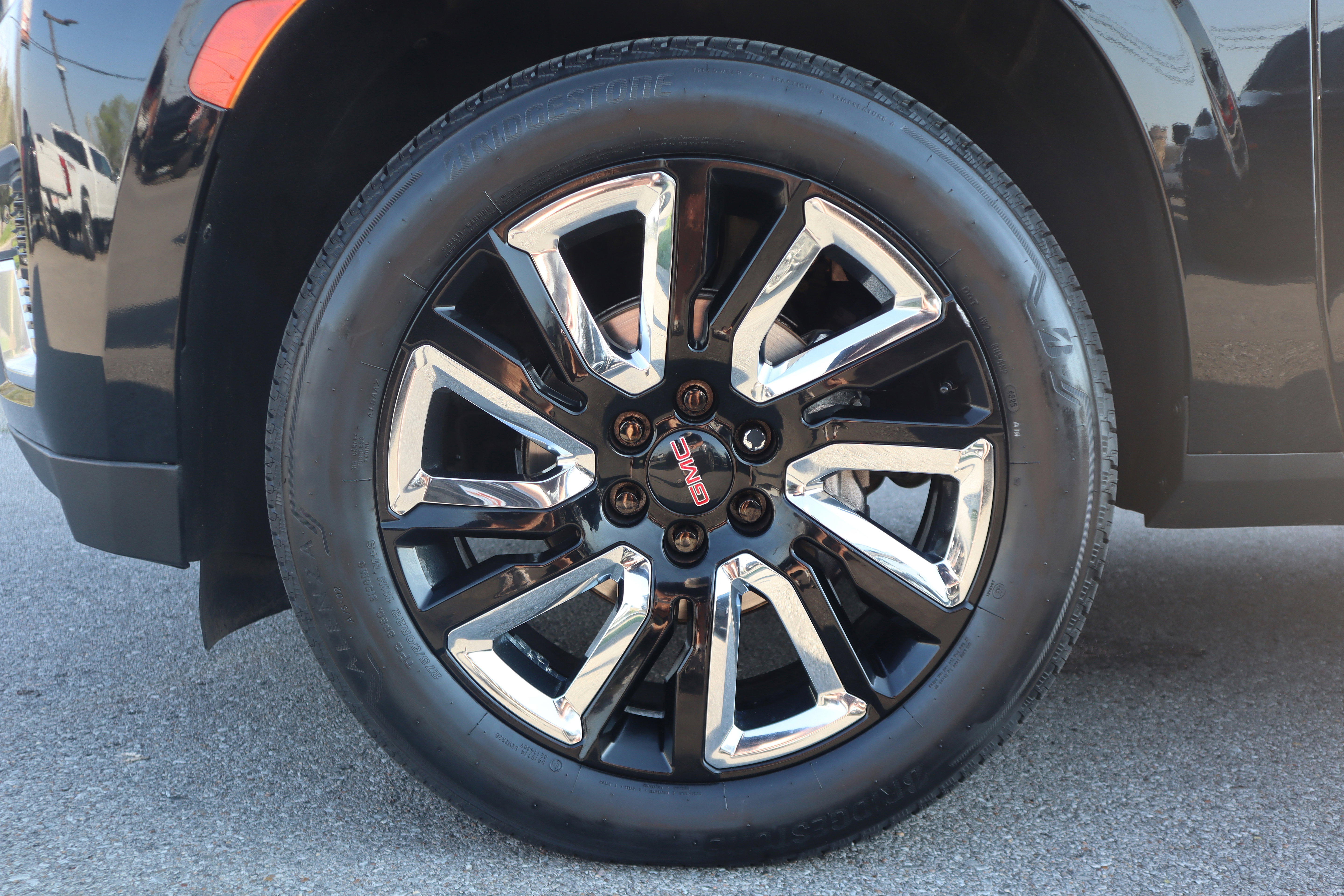 Used 2021 GMC Yukon Denali w/ Denali Premium Package AWD/4WD image 11