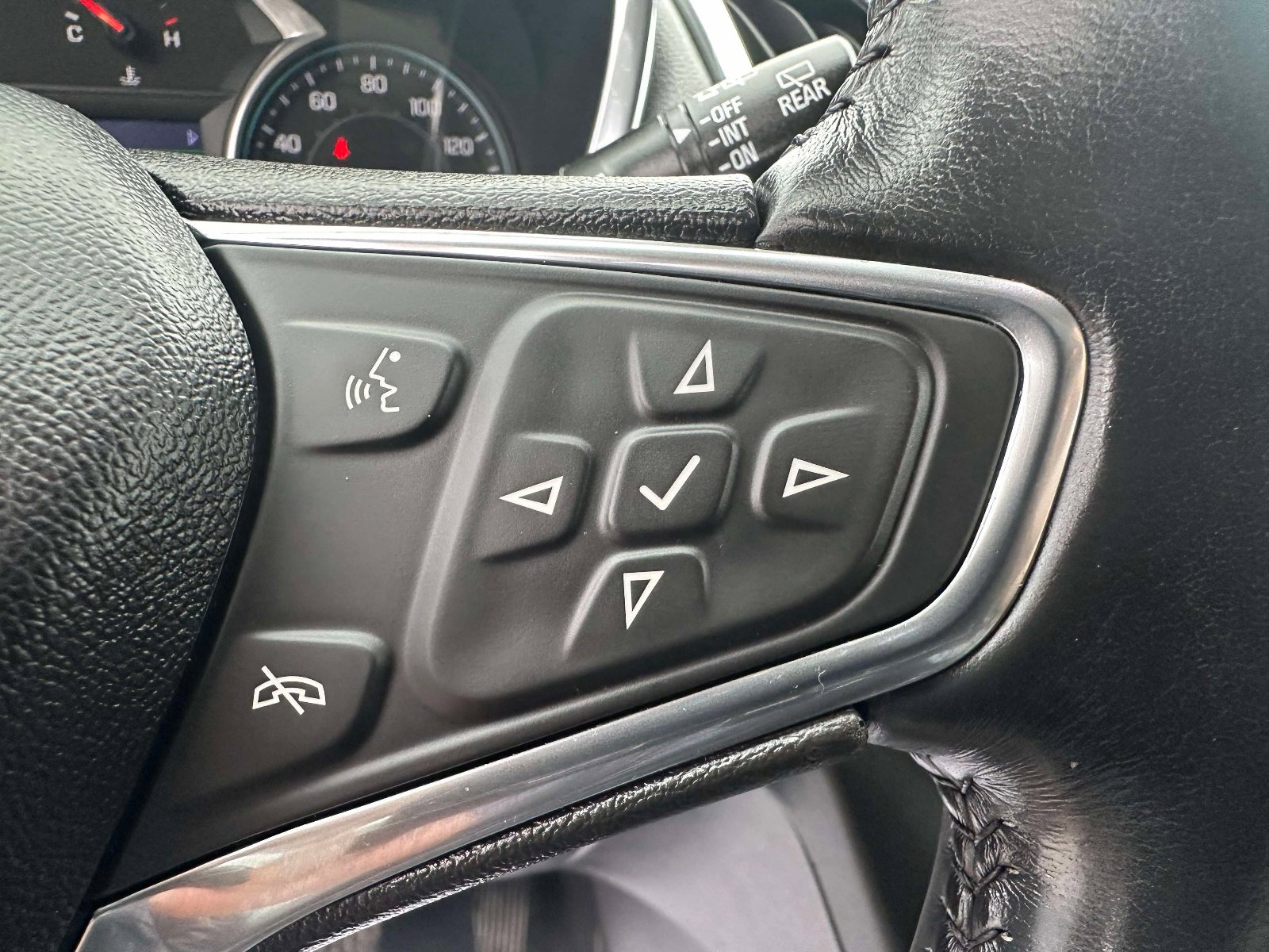 Used 2020 Chevrolet Equinox Premier image 18