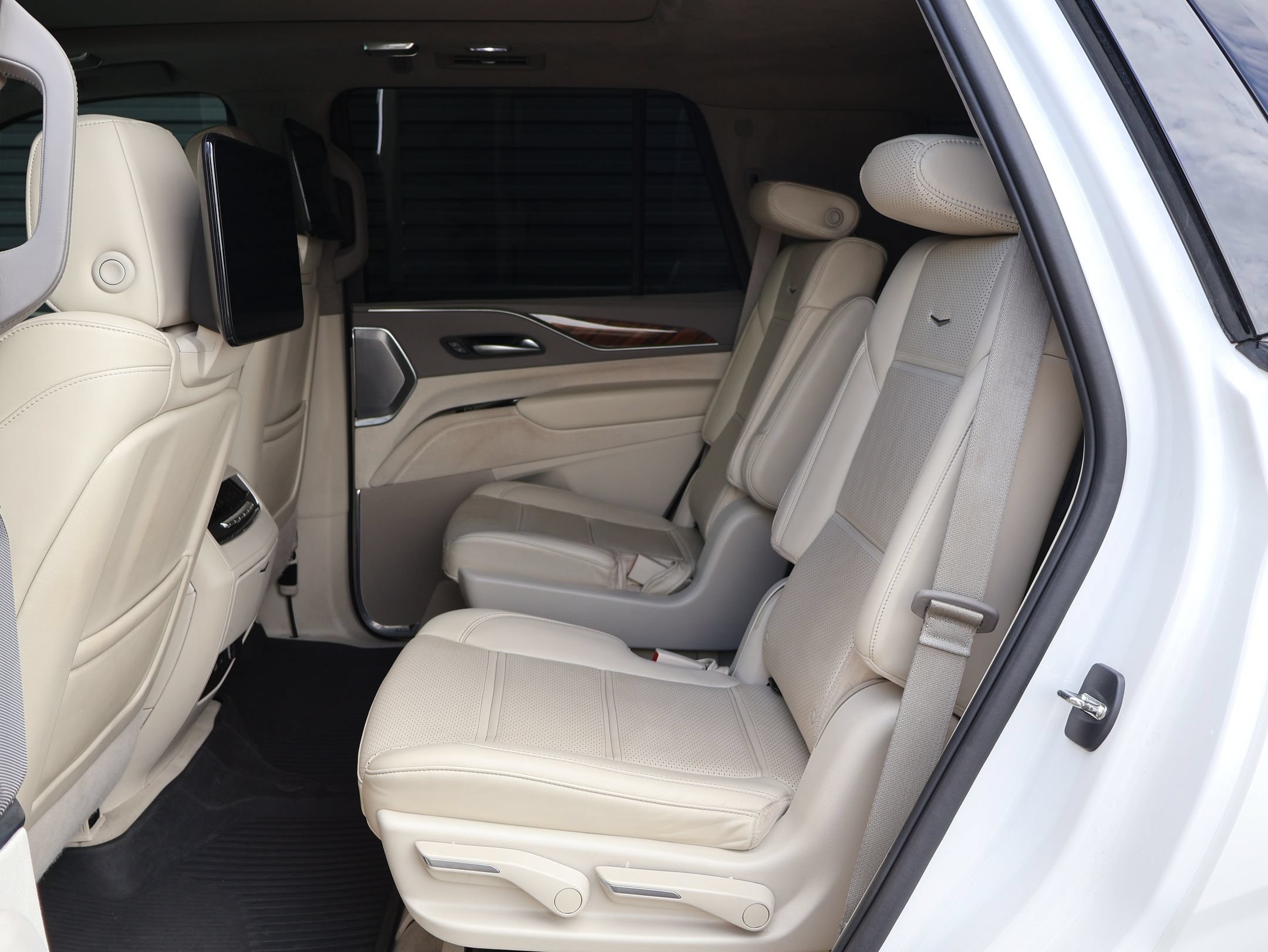 Used 2022 Cadillac Escalade Sport Platinum AWD/4WD image 29