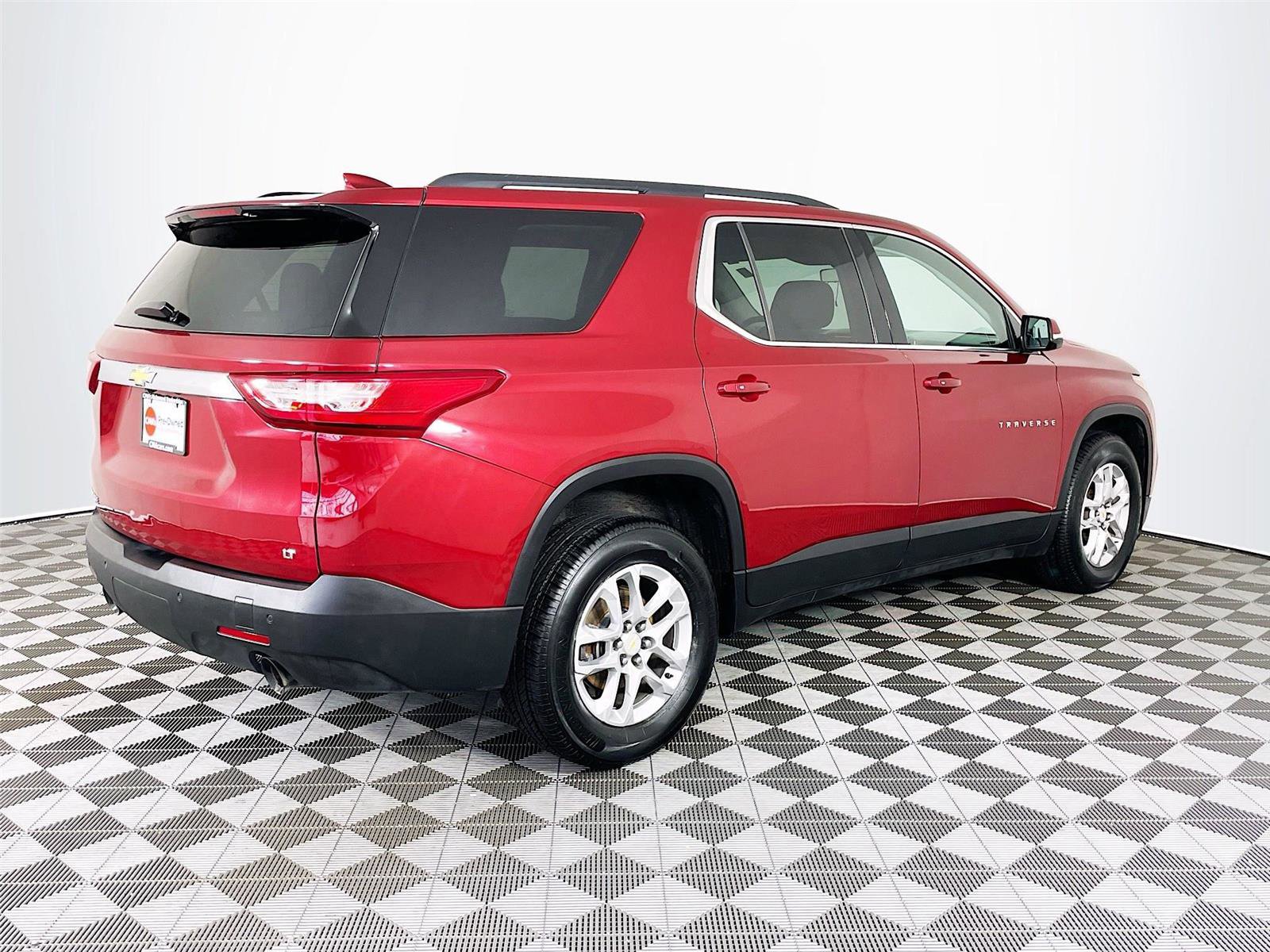 Used 2019 Chevrolet Traverse LT FWD image 9