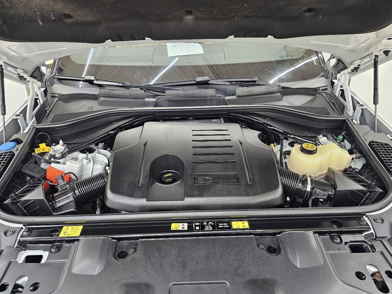 Used 2025 Land Rover Range Rover SE AWD/4WD image 44