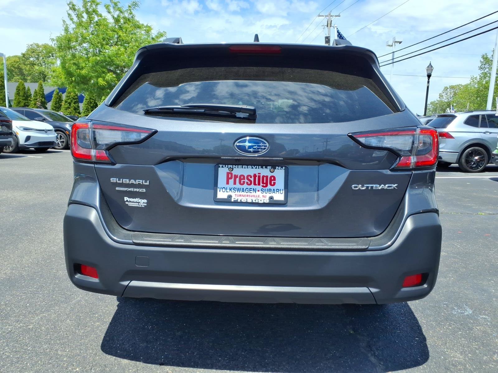 Used 2025 Subaru Outback Premium AWD/4WD image 3