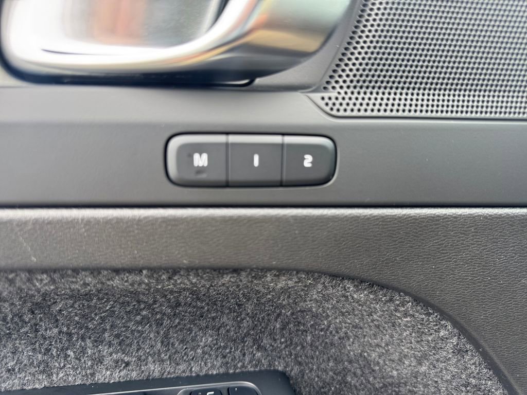 Certified 2025 Volvo XC40 B5 Plus image 14