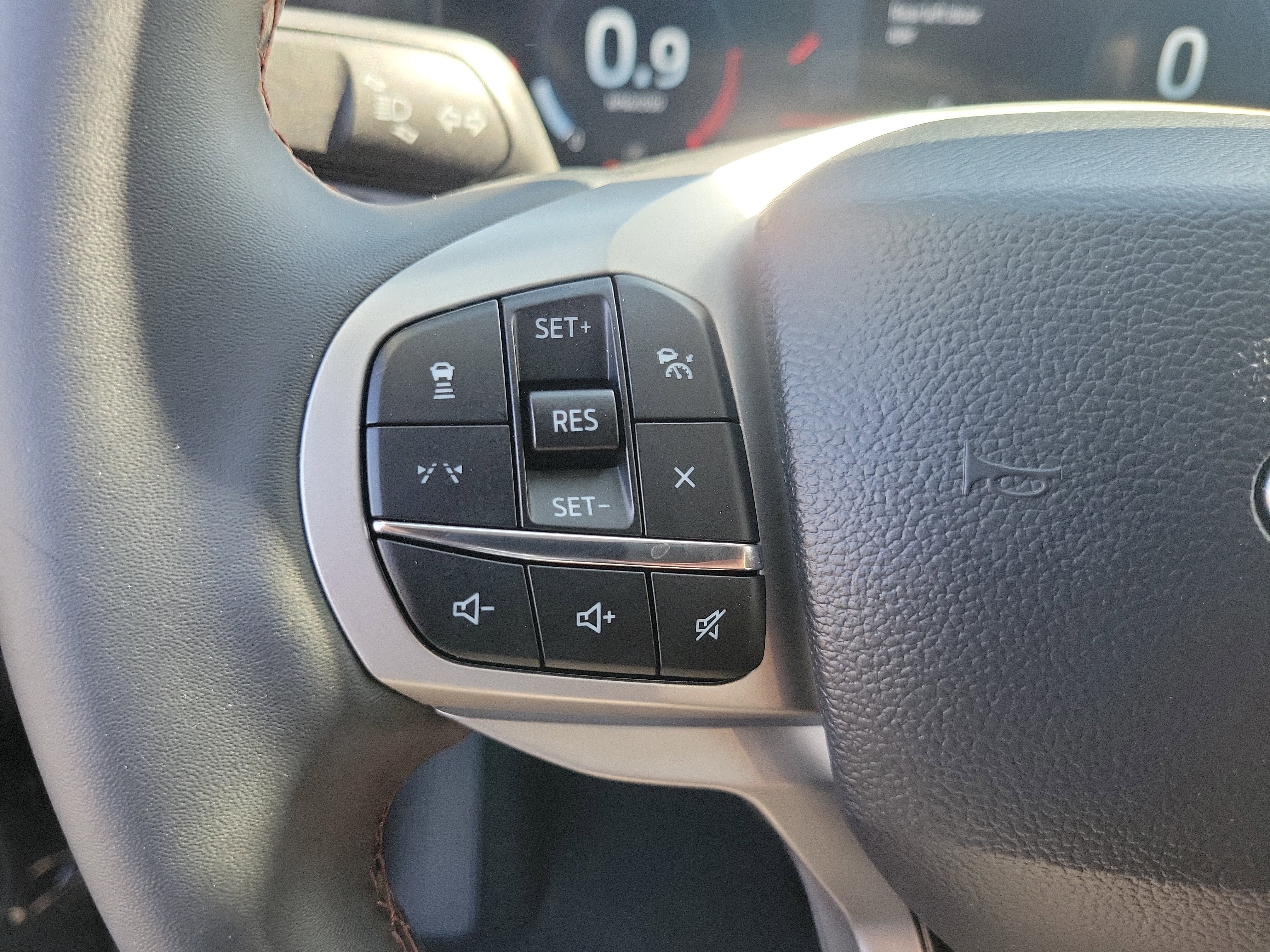 Used 2026 Ford Explorer Active RWD image 5