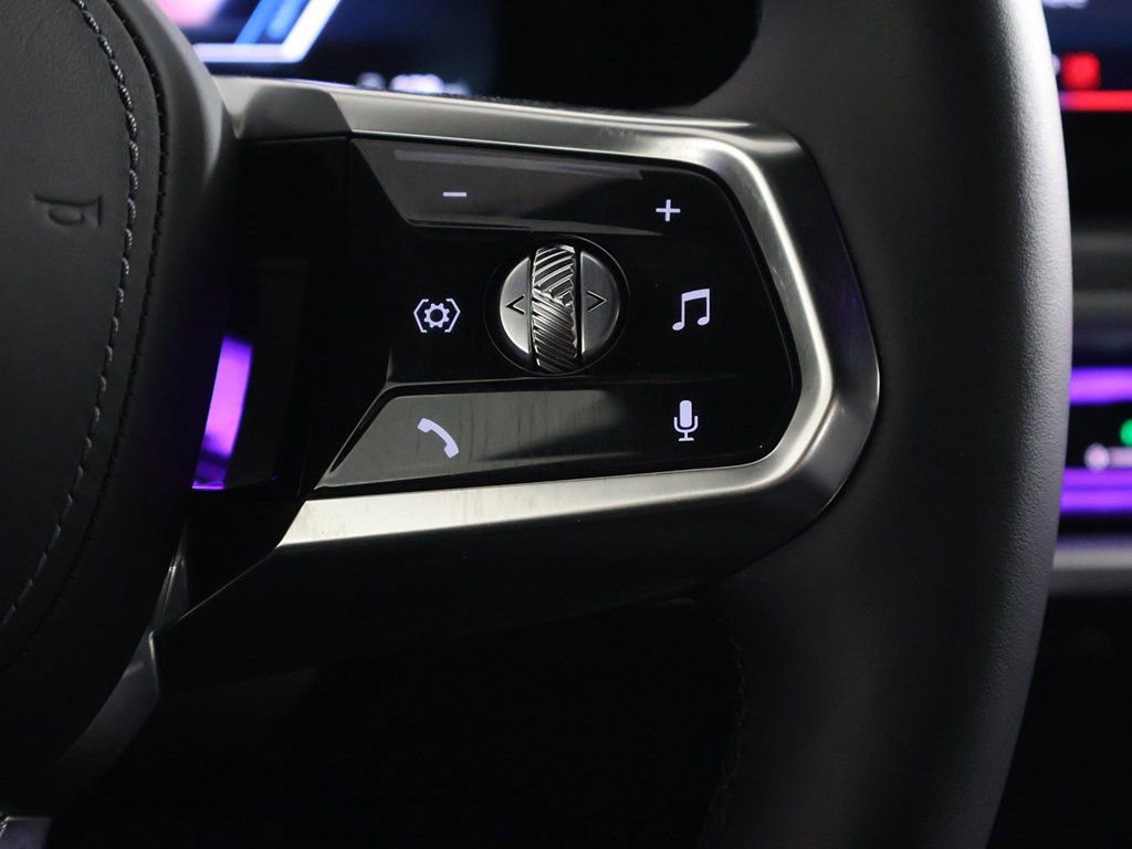 Used 2025 BMW i7 xDrive60 w/ Premium Package image 47