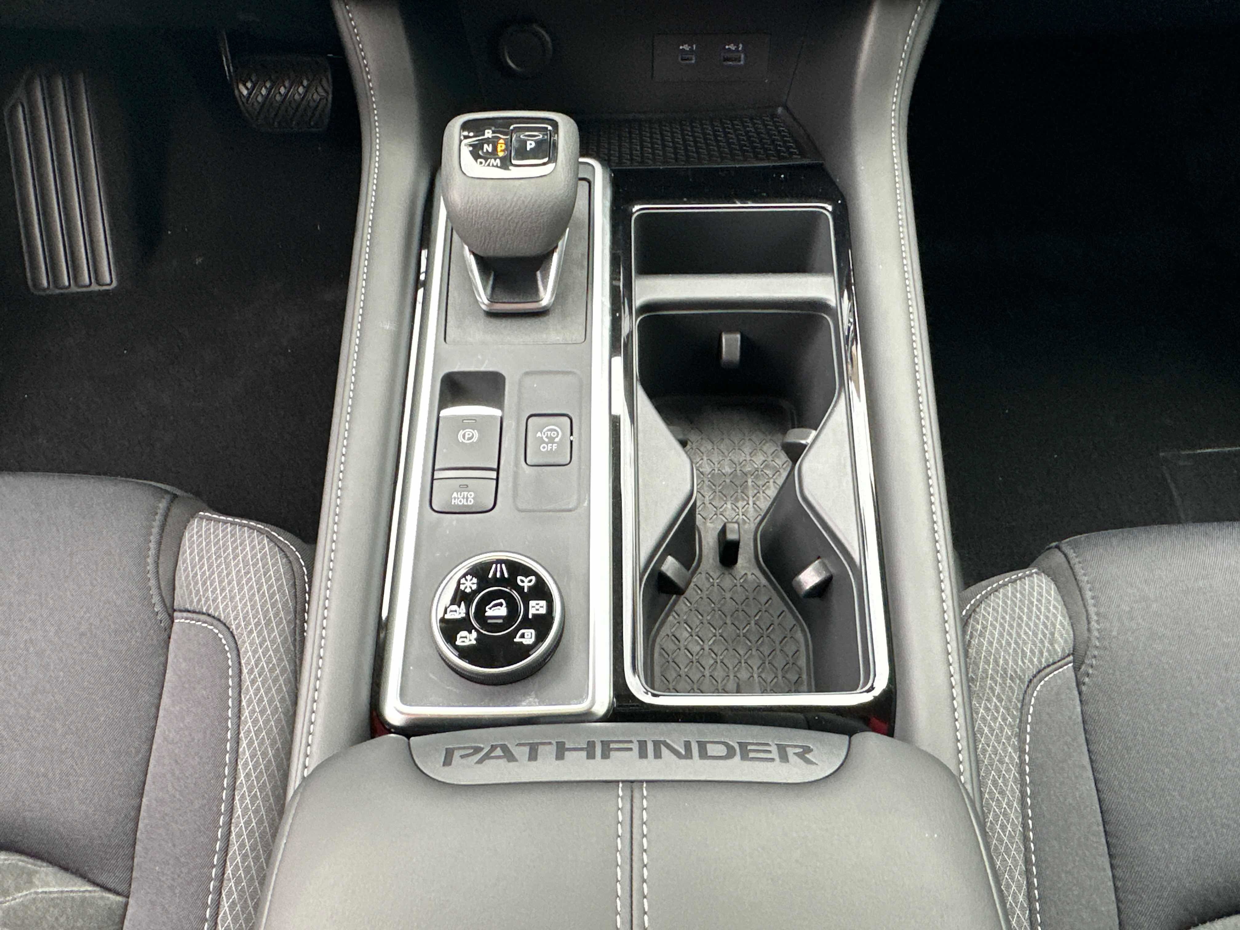 New 2025 Nissan Pathfinder SV w/ Black Appearance Package image 32