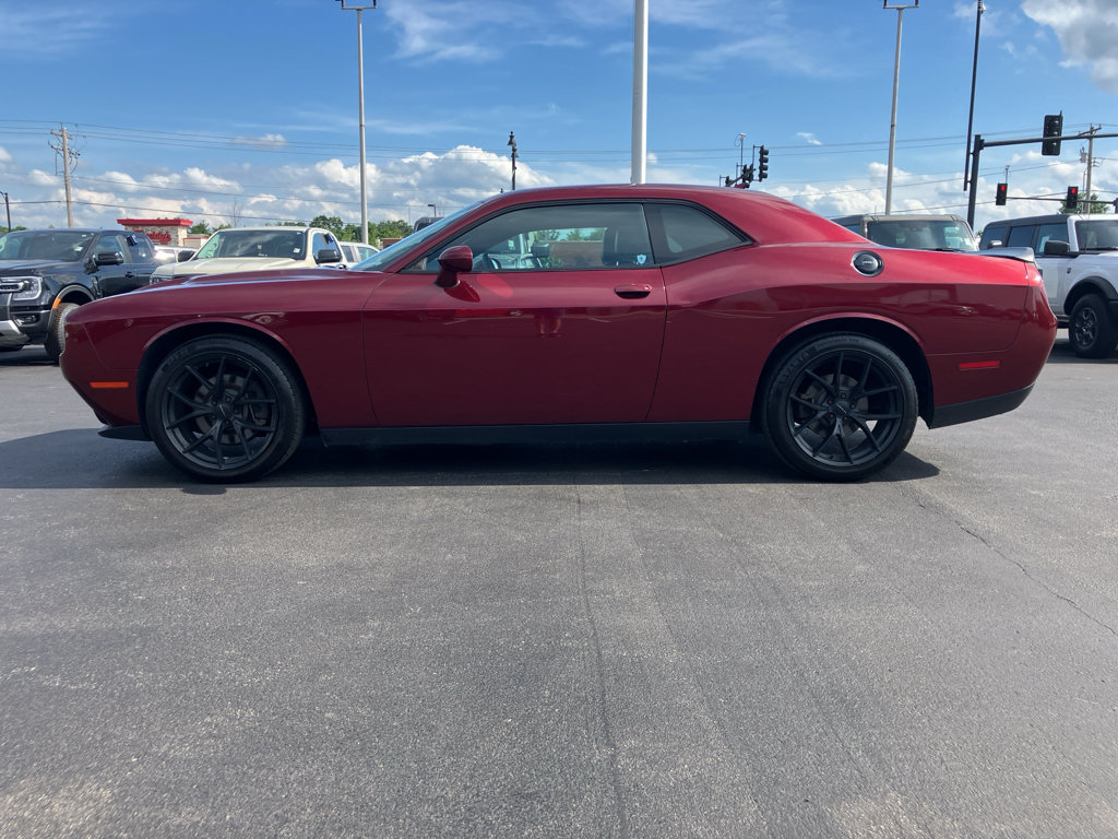 Used 2018 Dodge Challenger SXT Plus RWD image 3