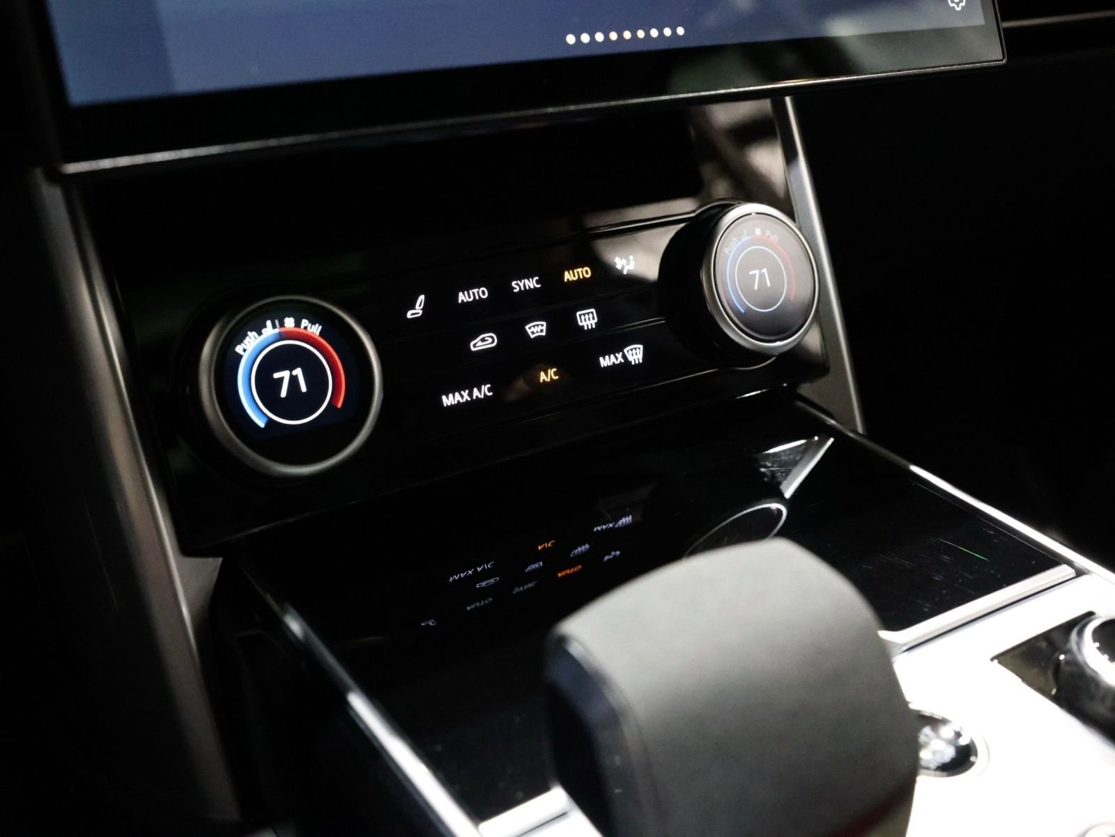 Used 2023 Land Rover Range Rover Long Wheelbase Autobiography image 17