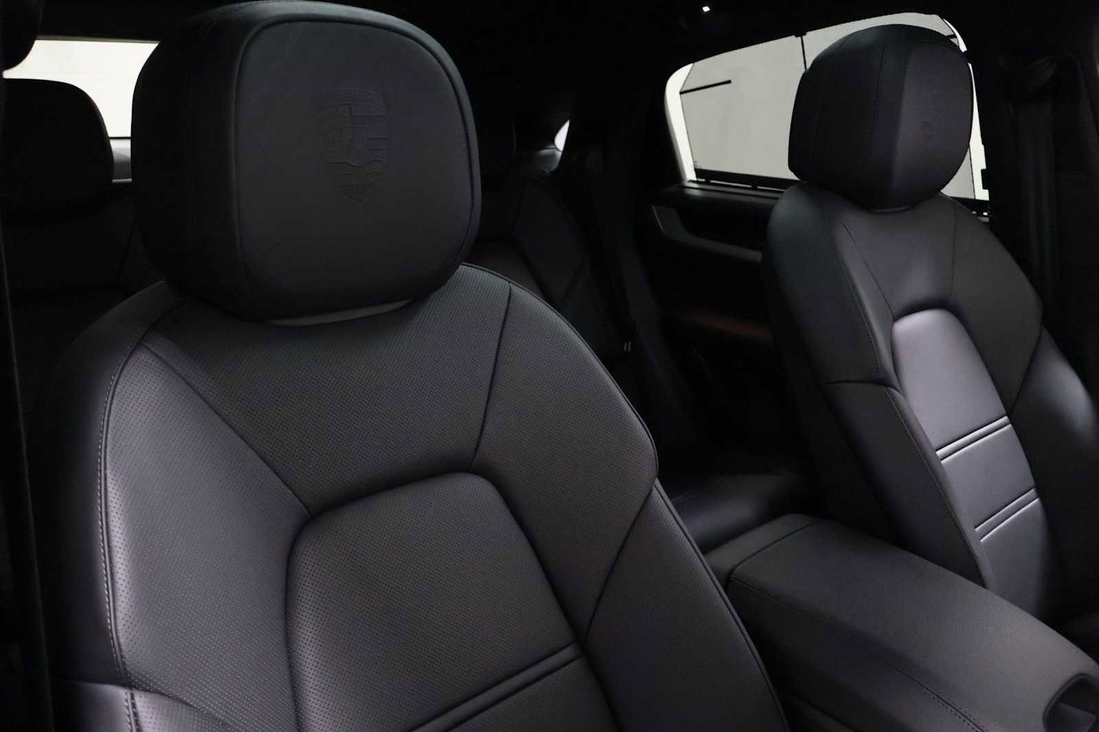 New 2026 Porsche Cayenne Coupe AWD/4WD image 21