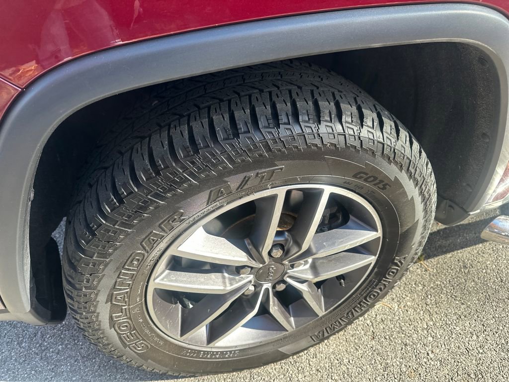 Used 2021 Jeep Grand Cherokee Limited image 2