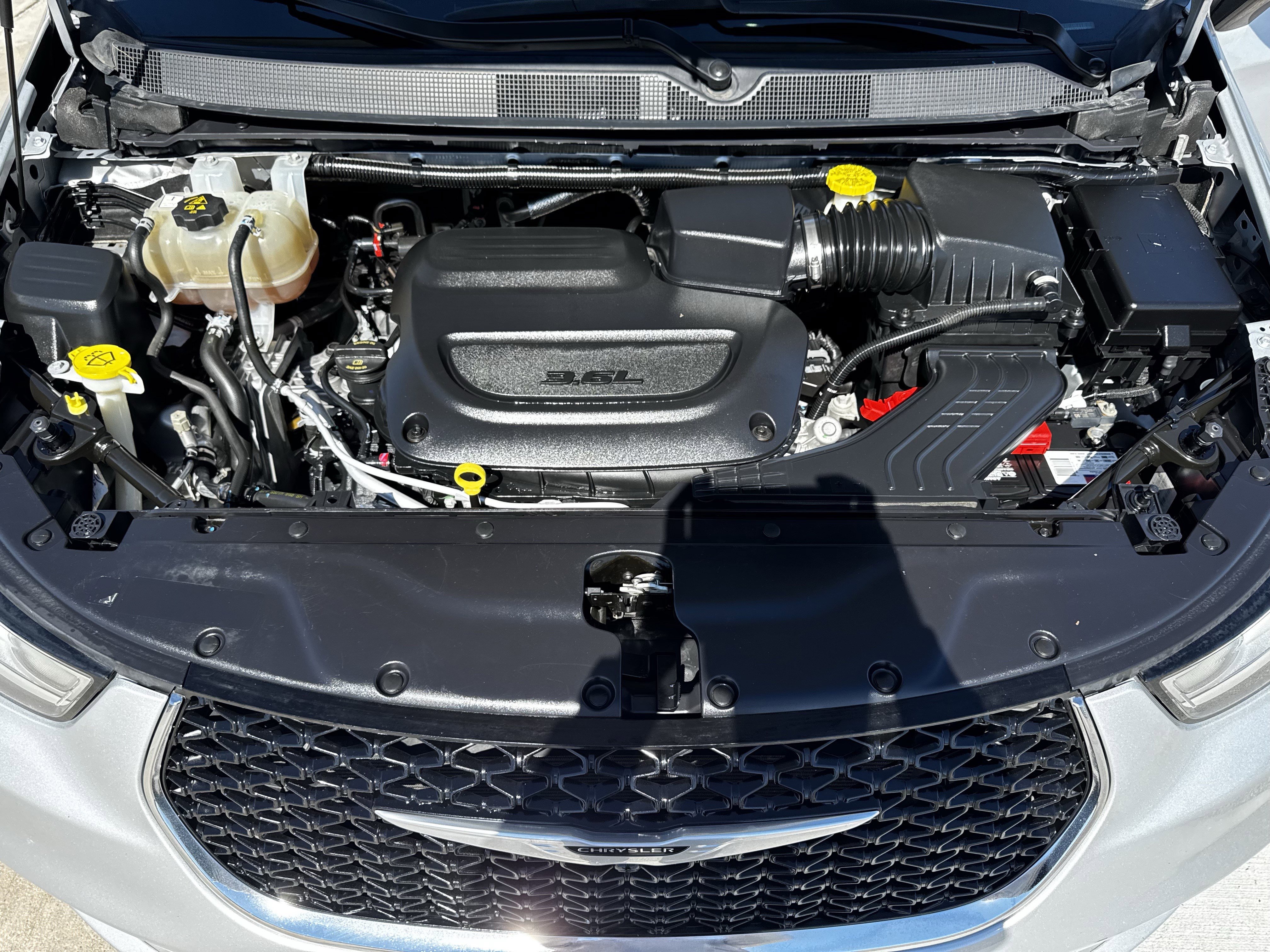 Used 2023 Chrysler Pacifica Limited image 33