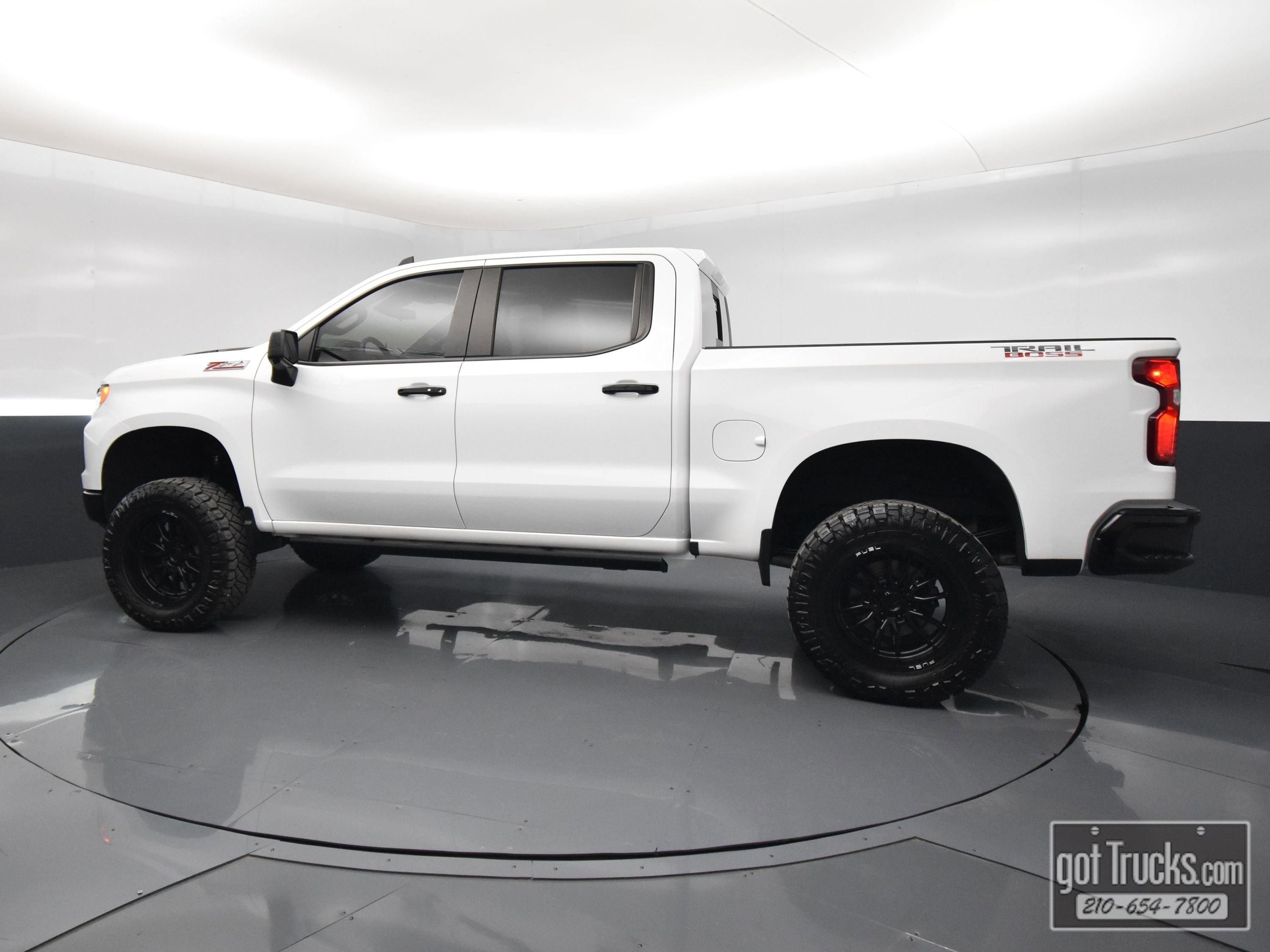 Used 2022 Chevrolet Silverado 1500 LT Trail Boss w/ LT Trail Boss Premium Package AWD/4WD image 3