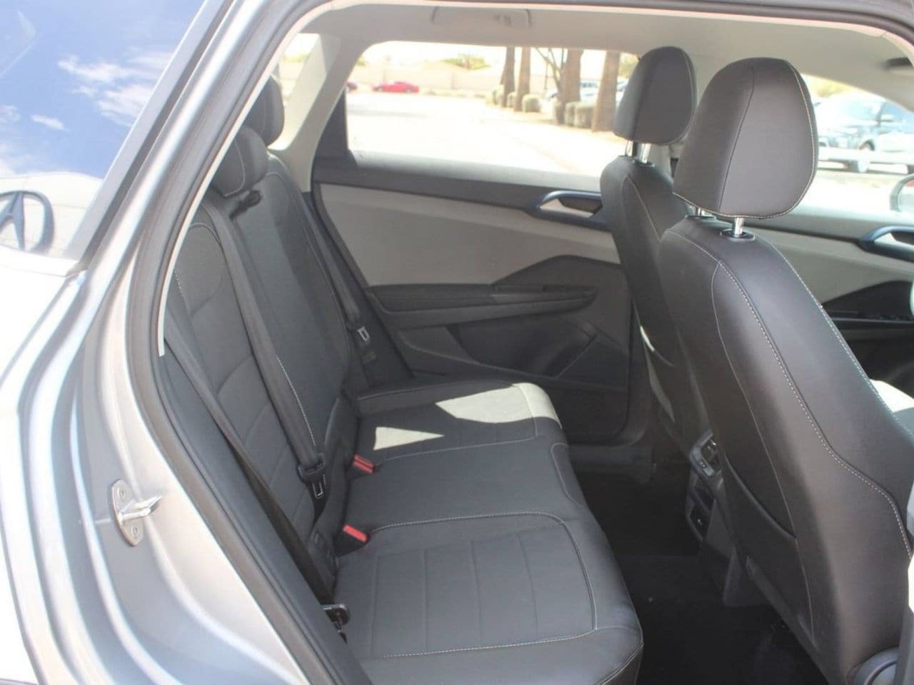 Used 2024 Volkswagen Taos SE FWD image 16