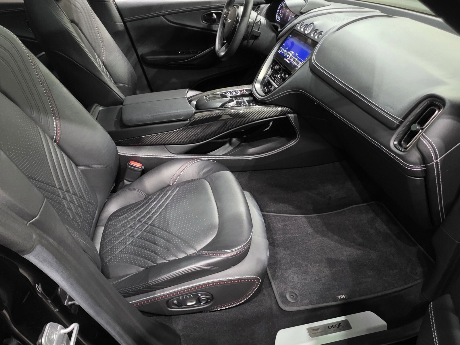 Used 2021 Aston Martin DBX image 24