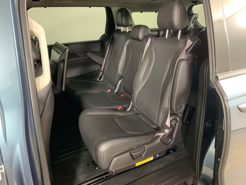 Used 2025 Kia Carnival SX Prestige image 34