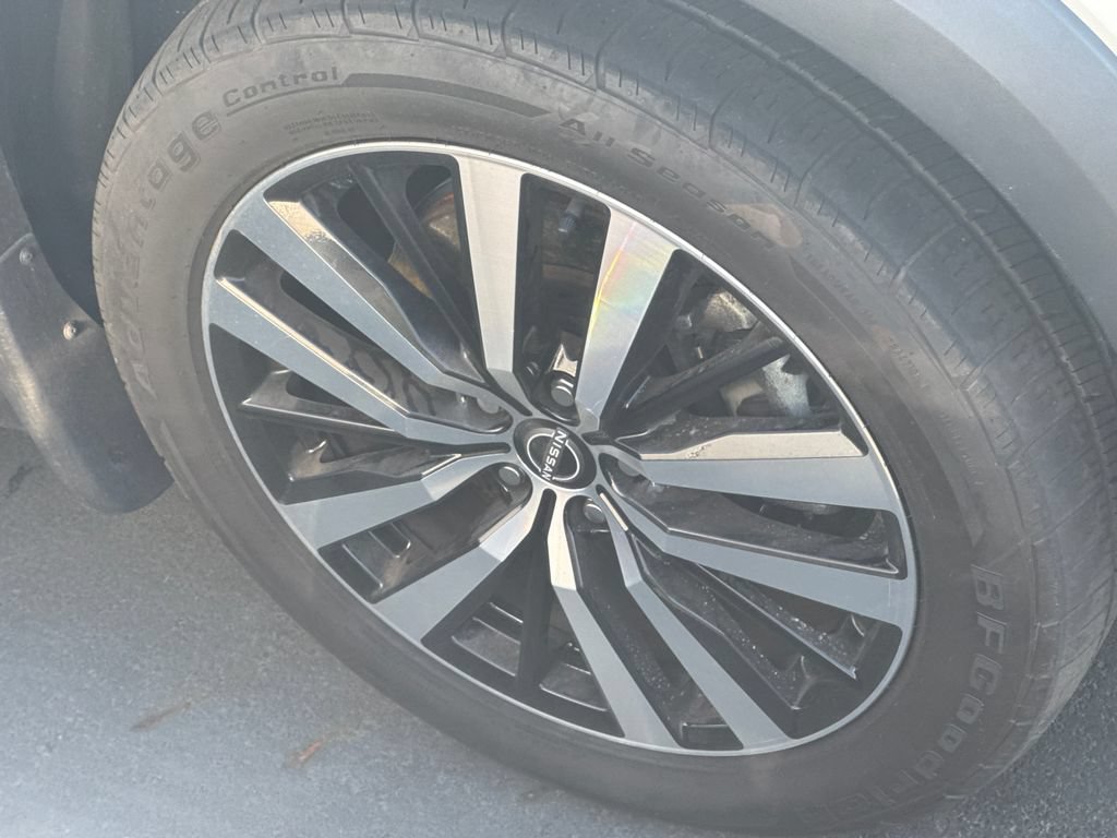 Used 2023 Nissan Pathfinder Platinum AWD/4WD image 9