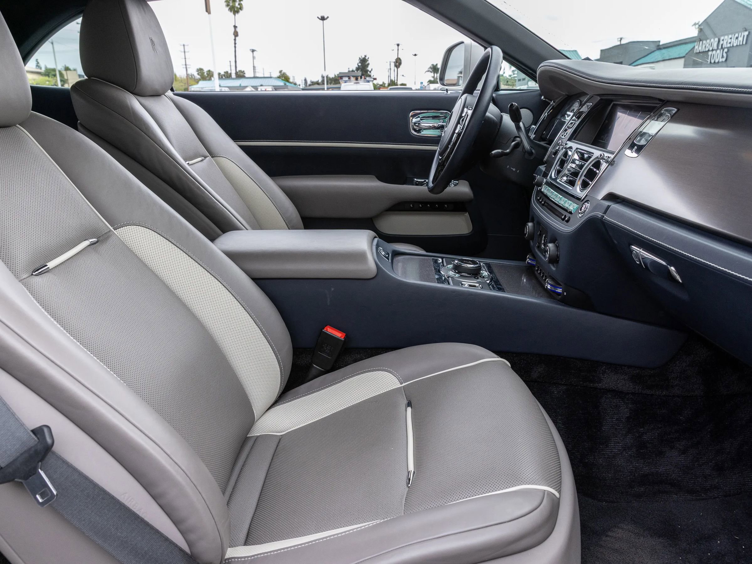 Used 2020 Rolls-Royce Dawn image 38