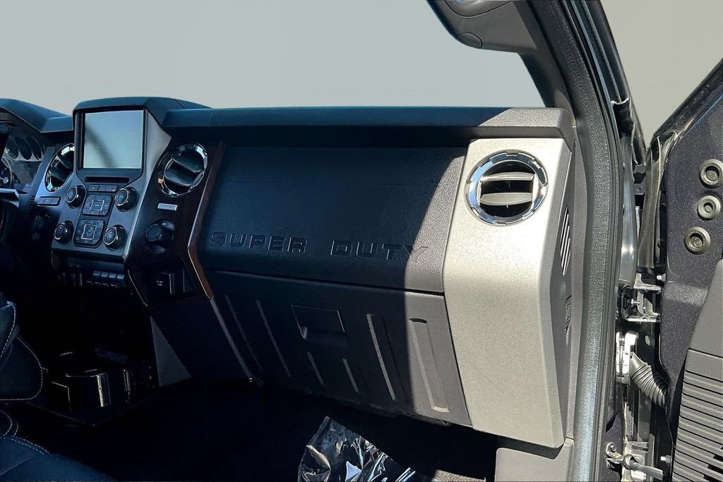 Used 2015 Ford F250 Lariat w/ Lariat Interior Package AWD/4WD image 24