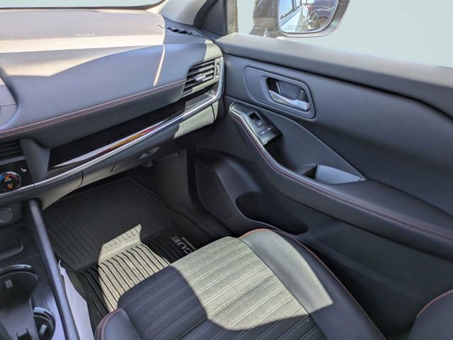 Used 2025 Nissan Rogue SV image 19