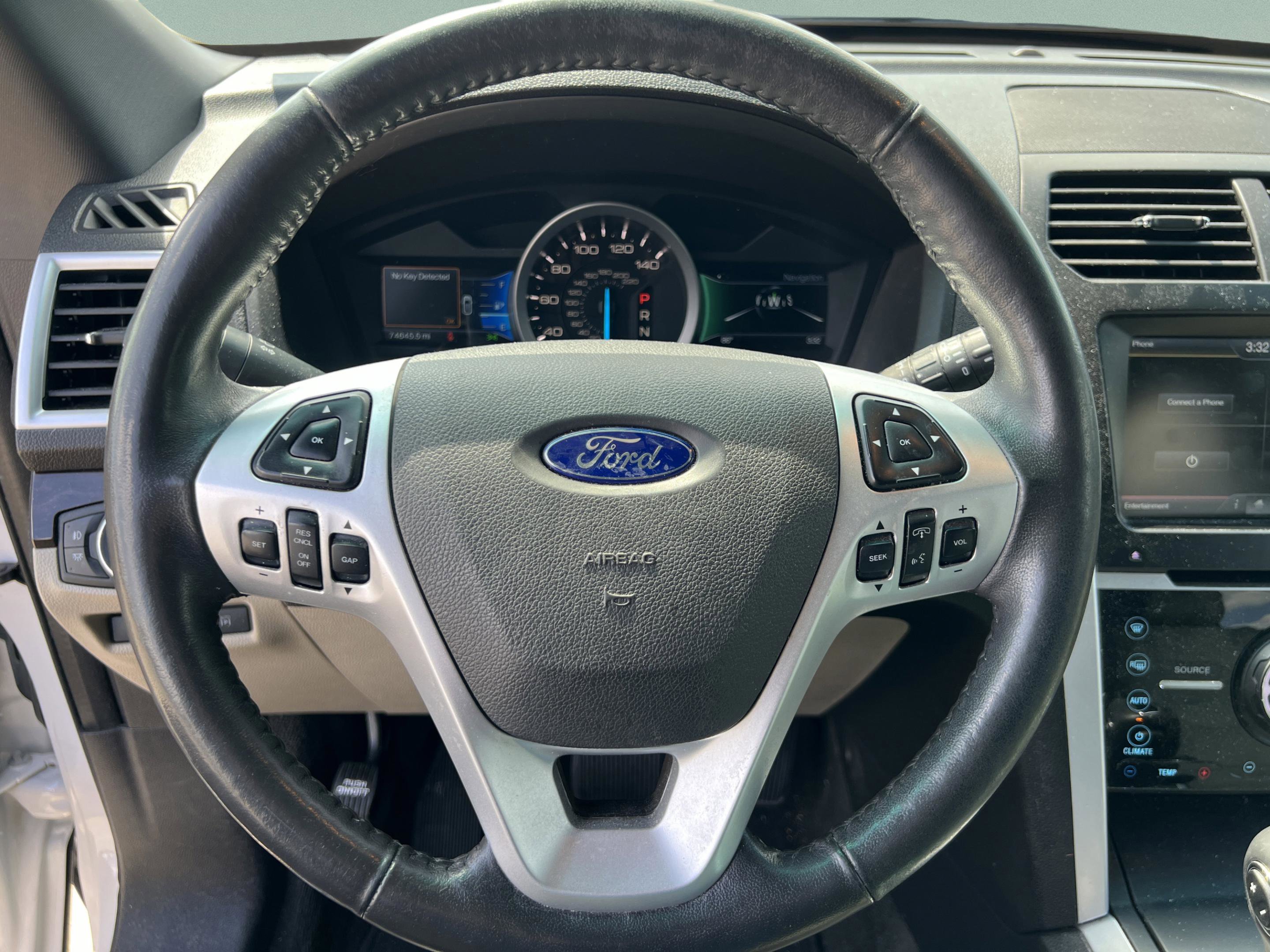 Used 2015 Ford Explorer Limited w/ Equipment Group 302A AWD/4WD image 18