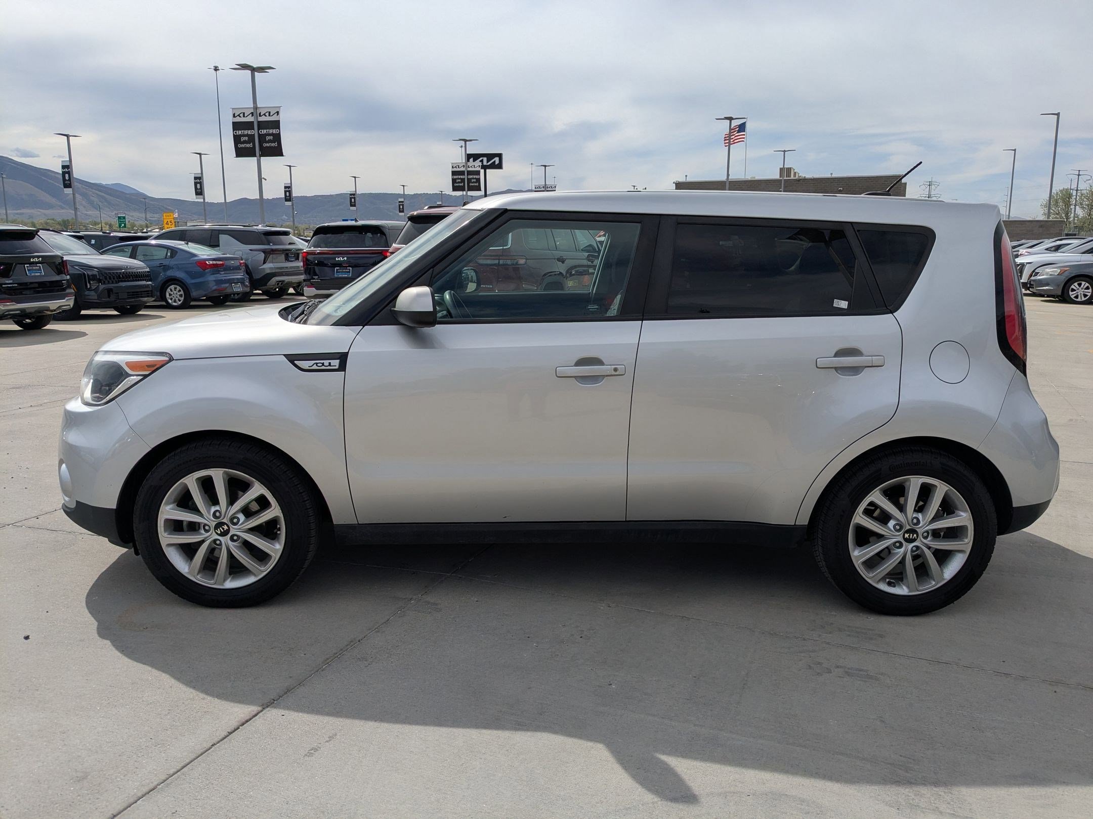 Used 2019 Kia Soul + image 2